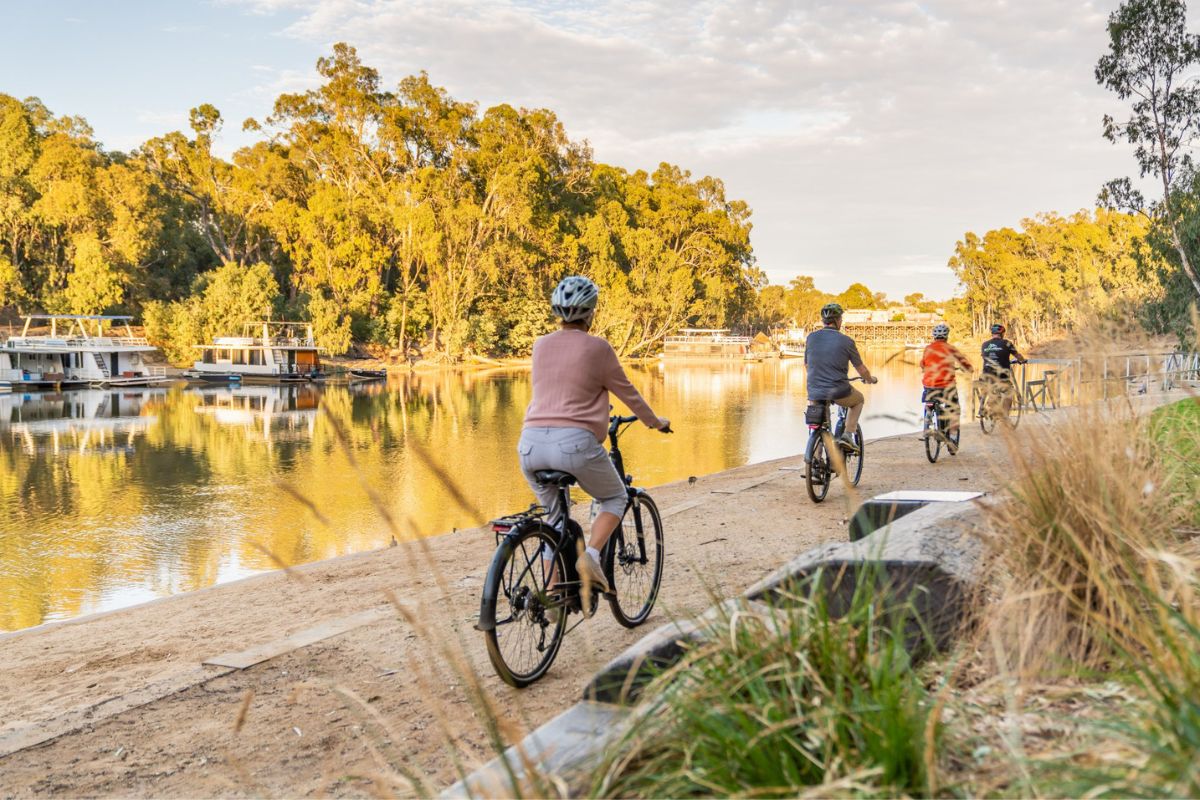 Green Pedal Cycles echuca murray river tour image