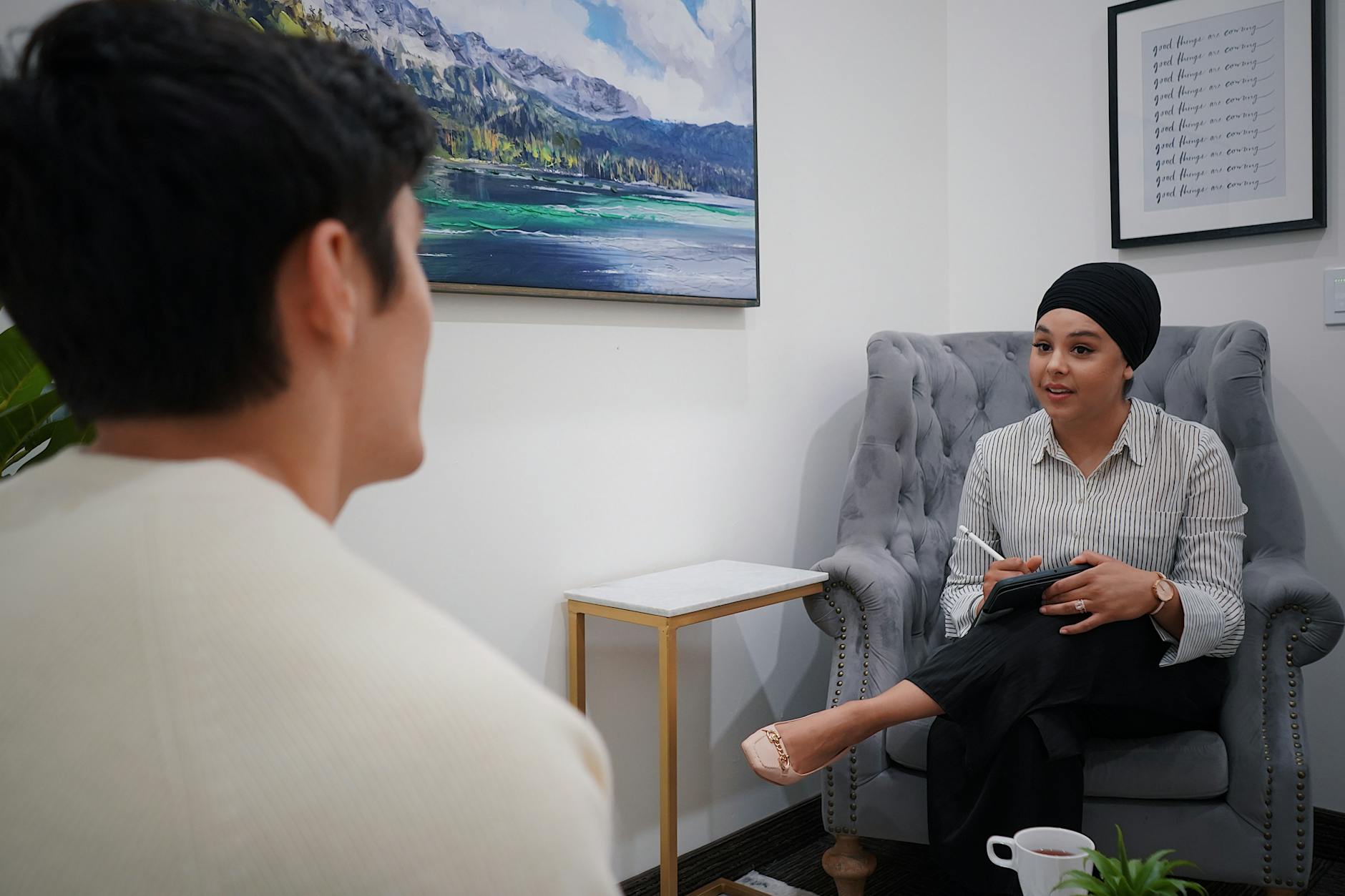 One-on-one coaching session between professionals
